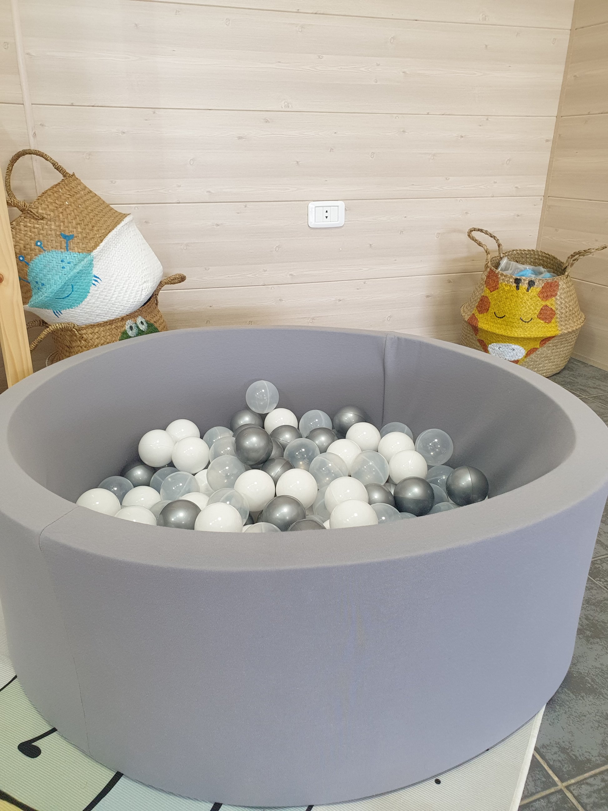 Ball pool pit includes 200 balls