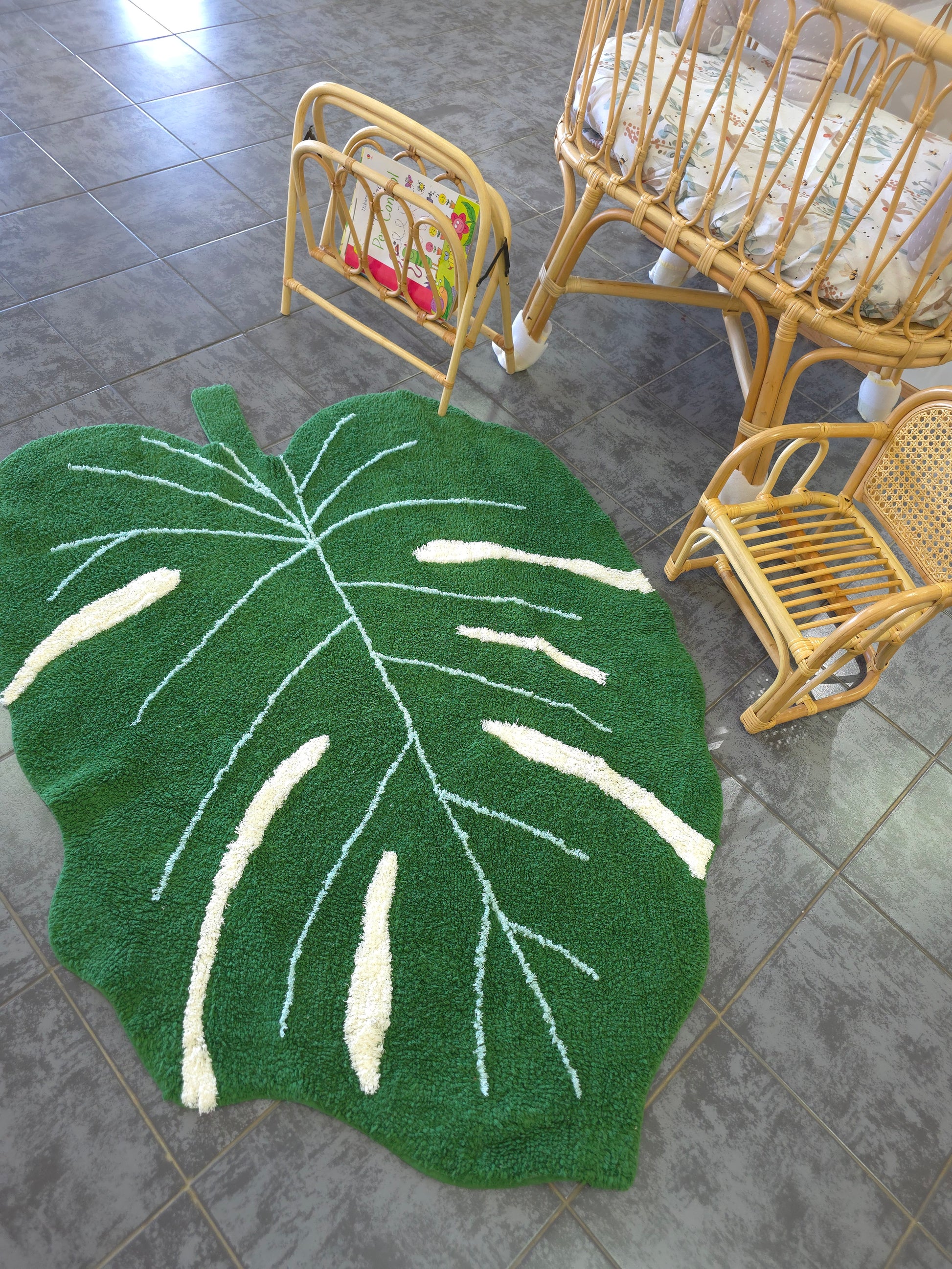 Leaf rug