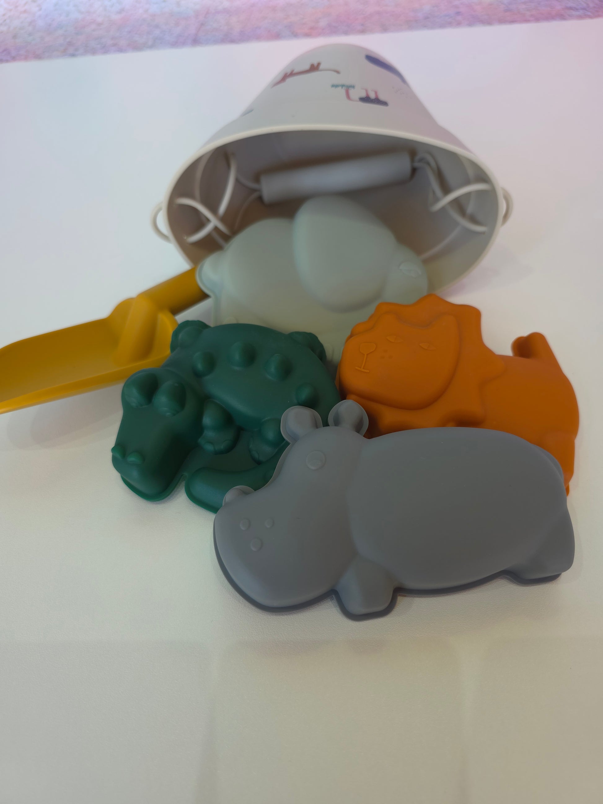 Safari Silicone Bucket