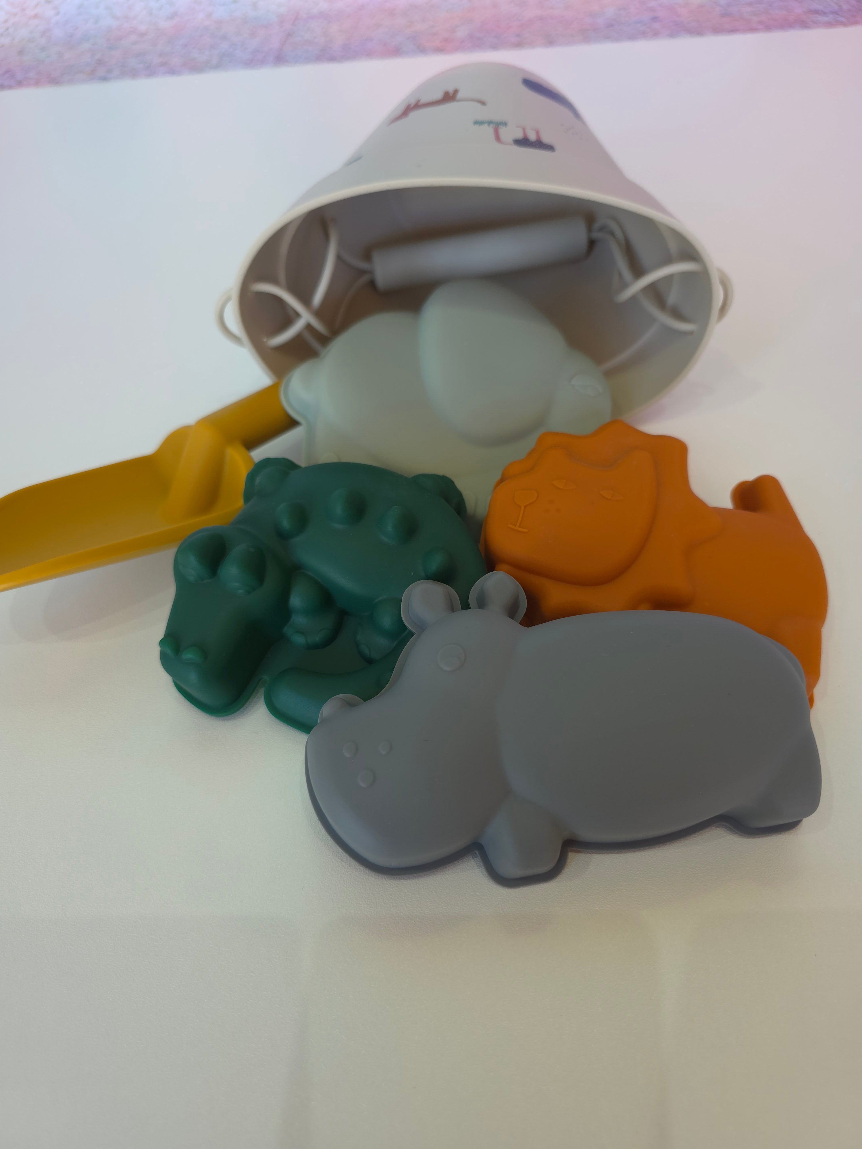 Safari Silicone Bucket