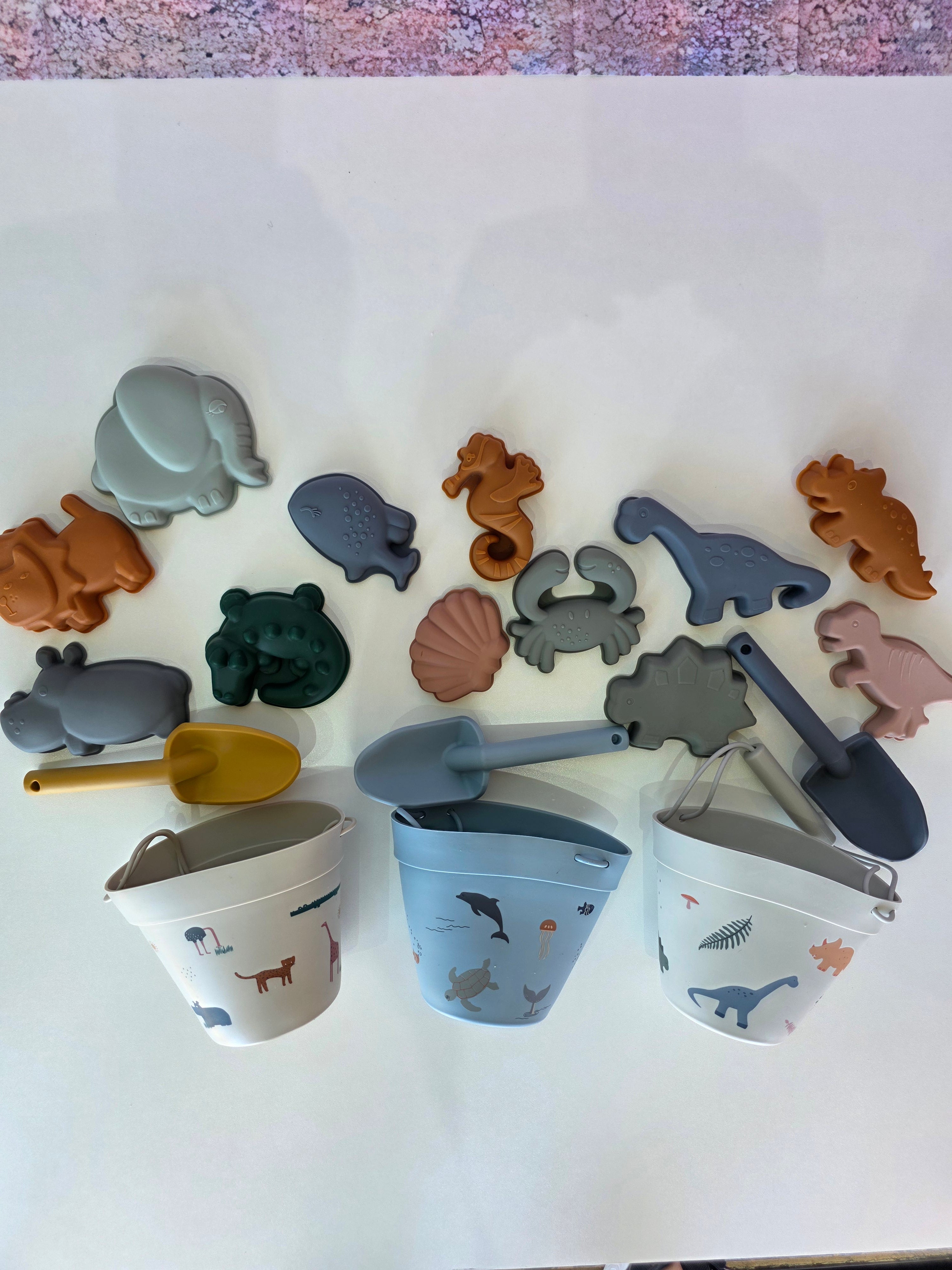 Whale Silicone Bucket
